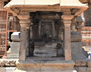 Darasuram missing Ganesha