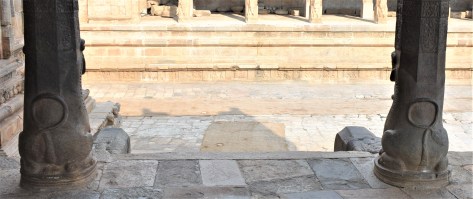 Darasuram male and female Yali